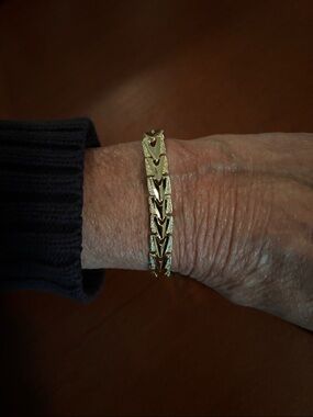 Pretty Bird Jewelry Gold Tone watchband type Bracelet
